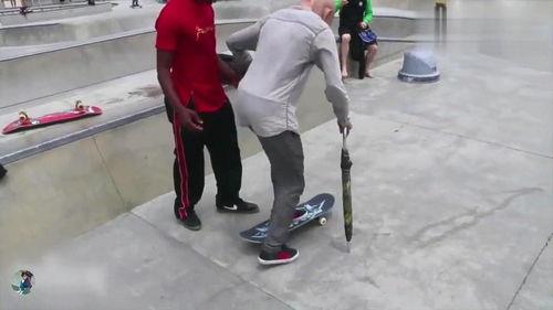 恶作剧路人吃瓜,一场意外的欢乐盛宴