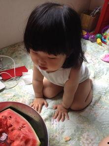 吃瓜的萌宝,揭秘宝宝世界里的趣味瞬间