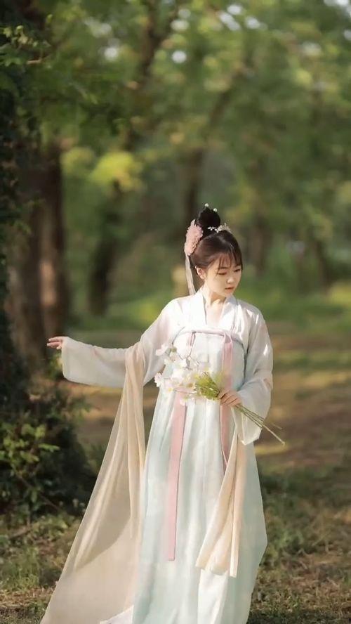 汉服古装吃瓜,穿越时空的趣味解读