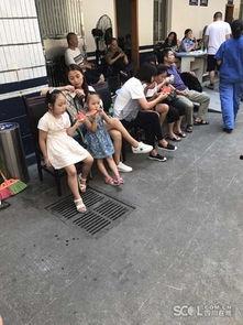 女人吃瓜群众图片,女性视角下的社会观察与娱乐解读
