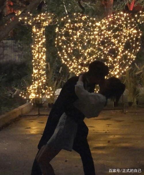 情侣接吻男子吃瓜,男子意外吃上神秘瓜果